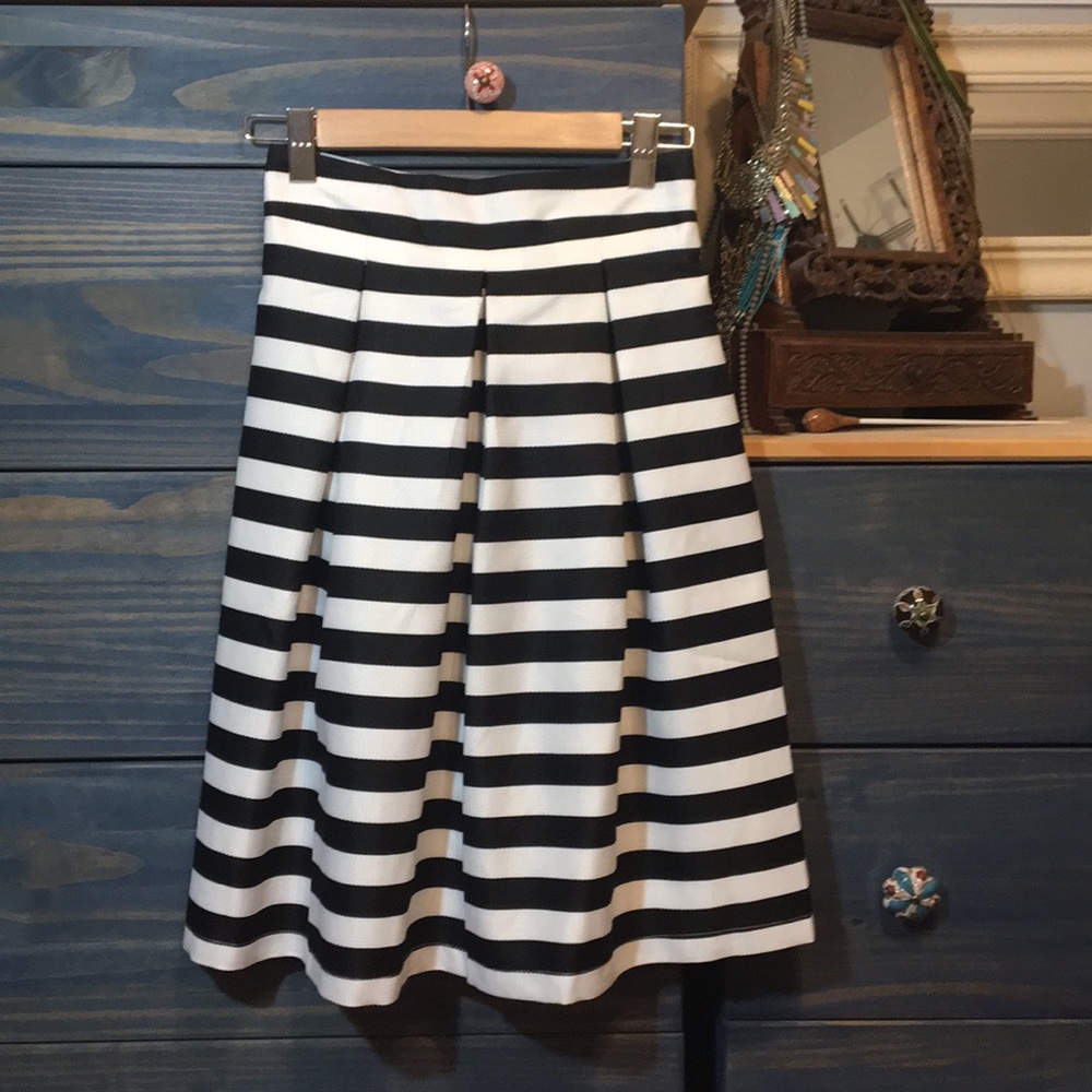 Tea n Cup, Nordstrom brand B&W striped skirt